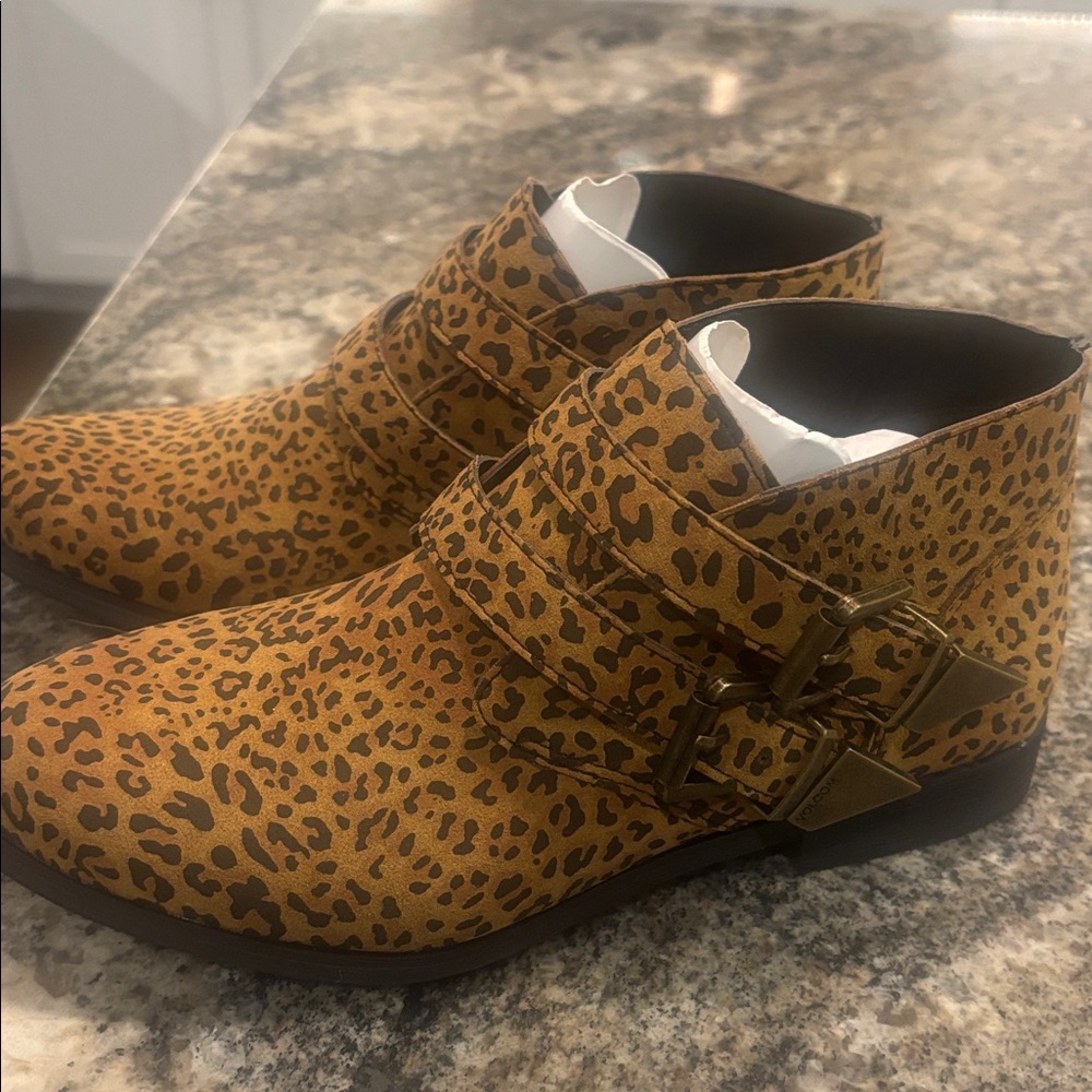 New Volcom Getter Cheetah Booties.  Size 6.5.  Cute